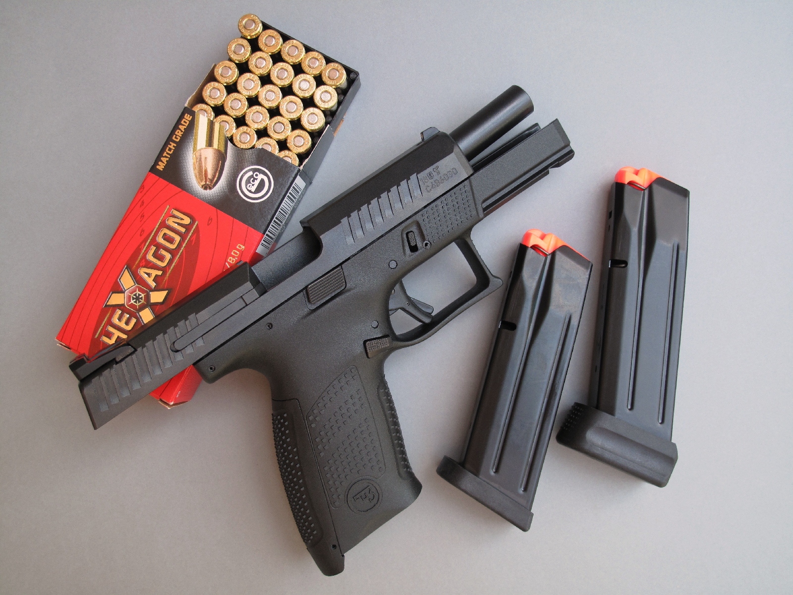 PISTOLET CZ MODÈLE P-10 C / CALIBRE 9 MM